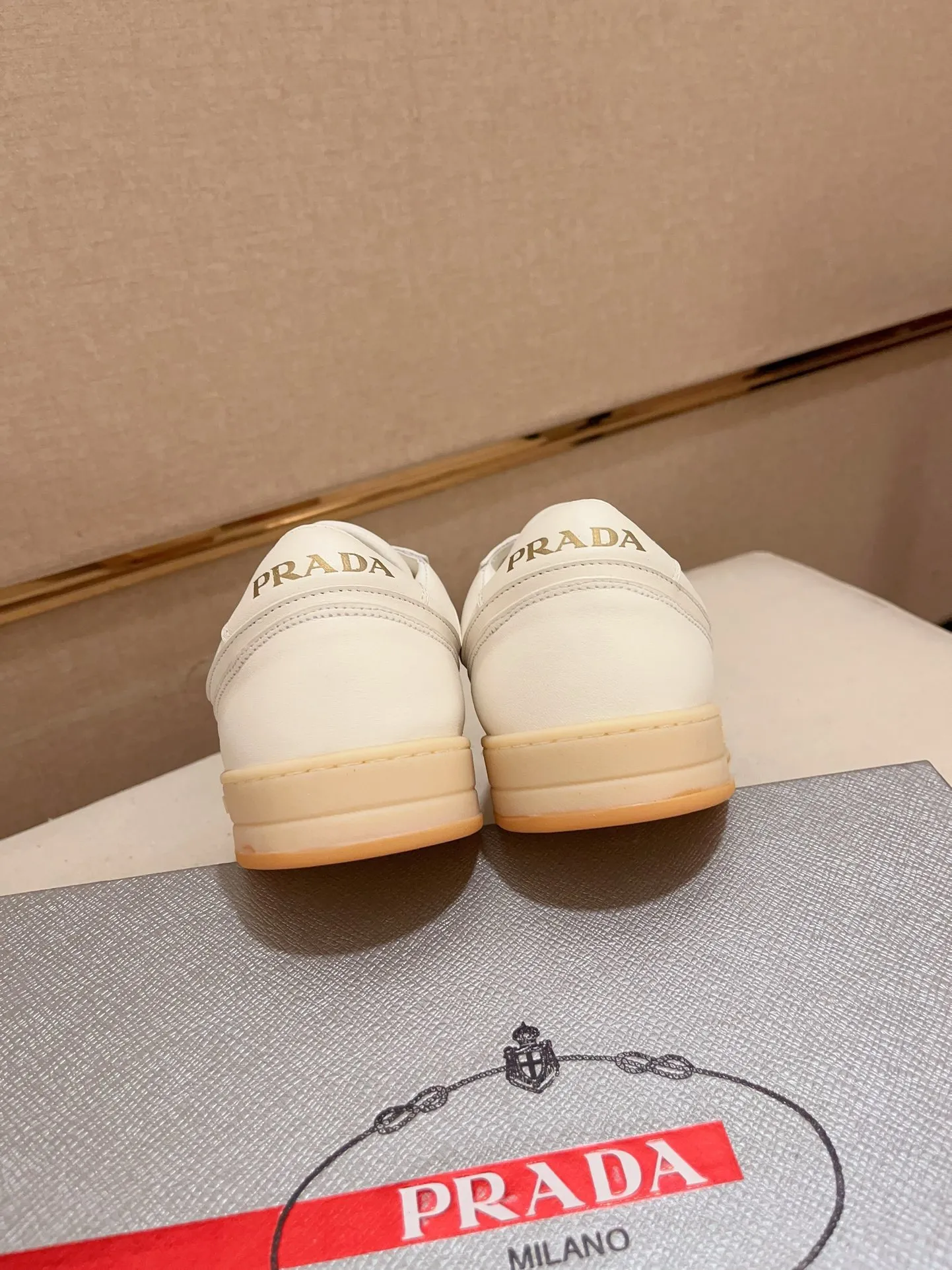 Factory price 540💰 ✔️✔️✔️High version High-quality new PRADA counters are available simultaneously, new men's shoes, 😘Material: Made of patent cowhide with breathable mesh. Inside: cowhide with breathable mesh 👍🏿 high-end ☄️ open-molded non-slip rubber outsole, exquisite lines, simple and elegant, comfortable and high-end for leisure travel. Code number: 38 to 44 (45 can be customized and 46 cannot be returned or exchanged)